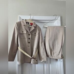 Women's Le Suit Beige Blazer and Pants Suit - 8P